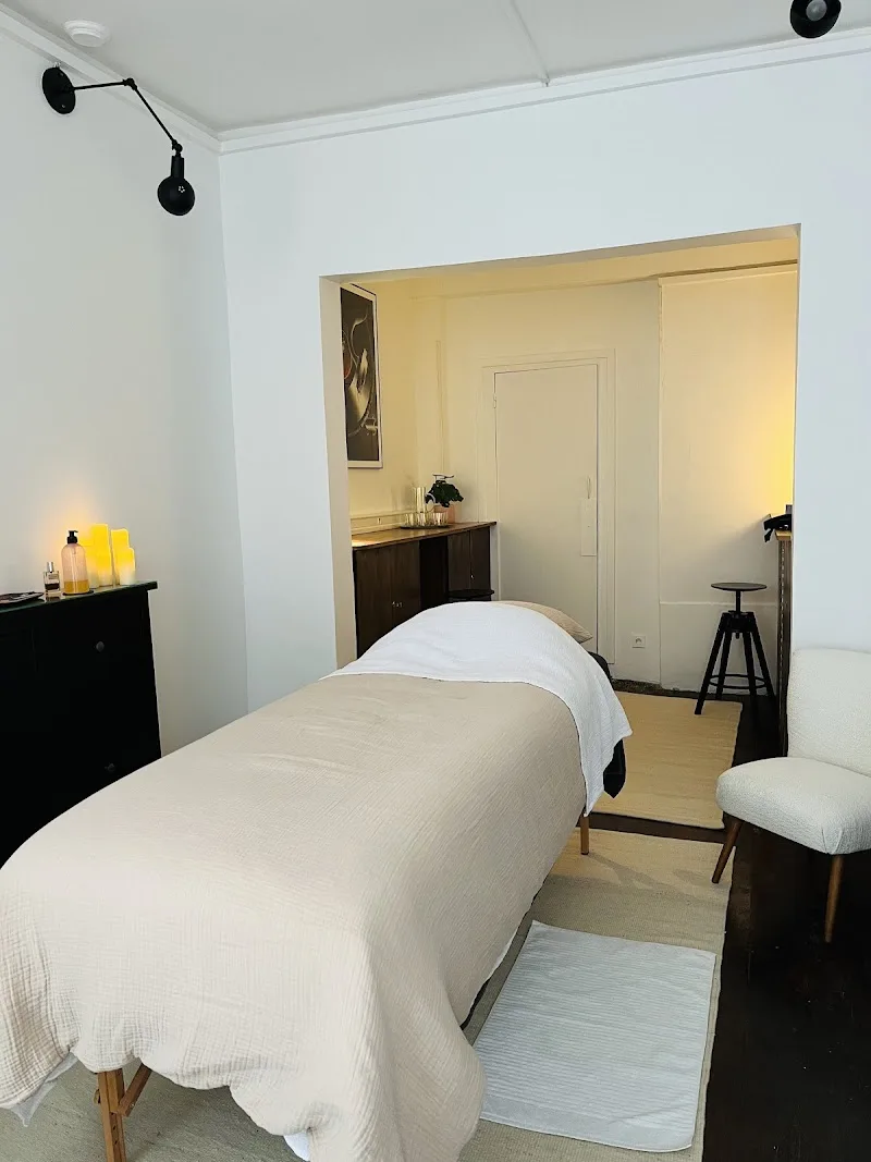 Massage Studio Montmartre by Caroline