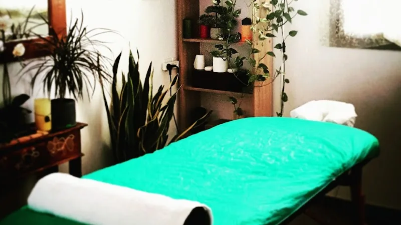 Simon Professional massage therapist סימון מעסה הוליסטי